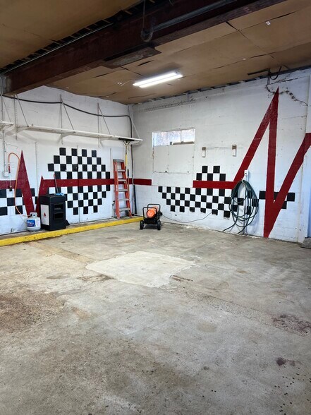More Photos Of 9335 Crain Hwy, Faulkner Auto Repair For Lease