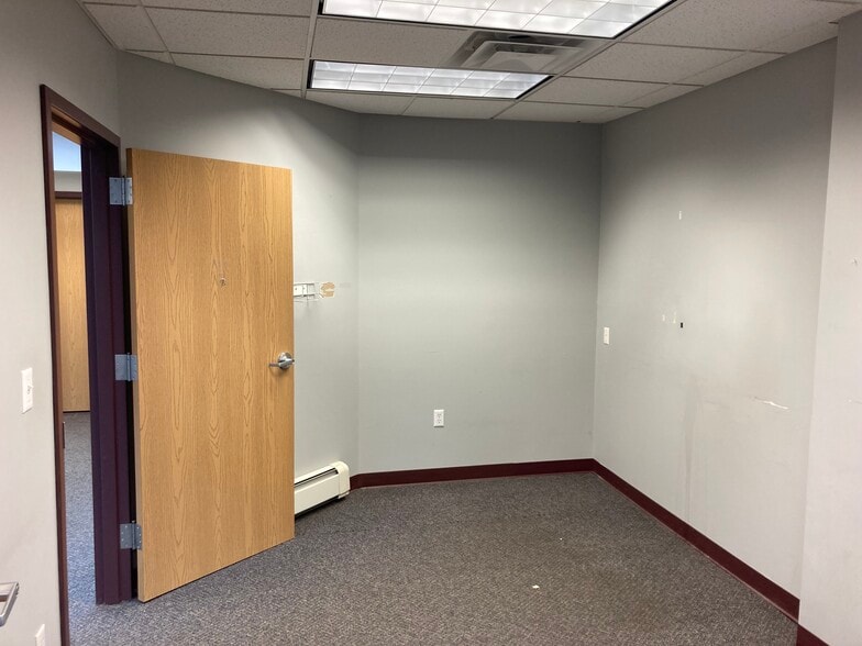 More Photos Of 831 E 2nd St, Duluth Office For Sale
