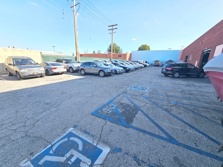 More Photos Of 2420-2424 Ontario St, Burbank Warehouse For Lease