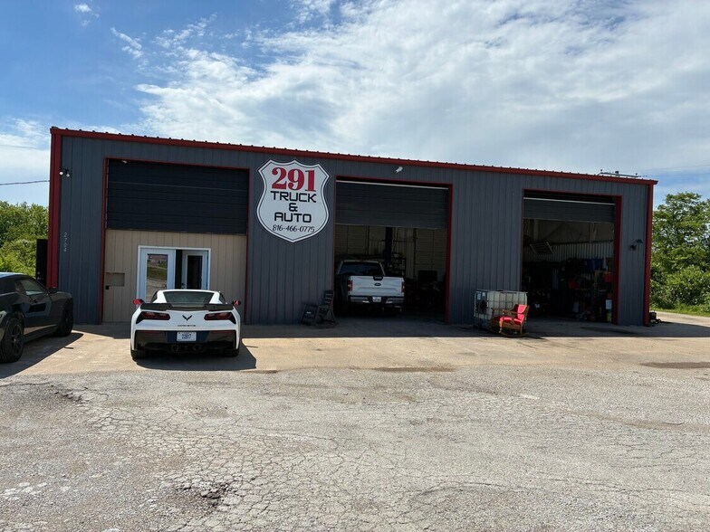 Primary Photo Of 2704 N 291 Hwy, Harrisonville Service For Lease