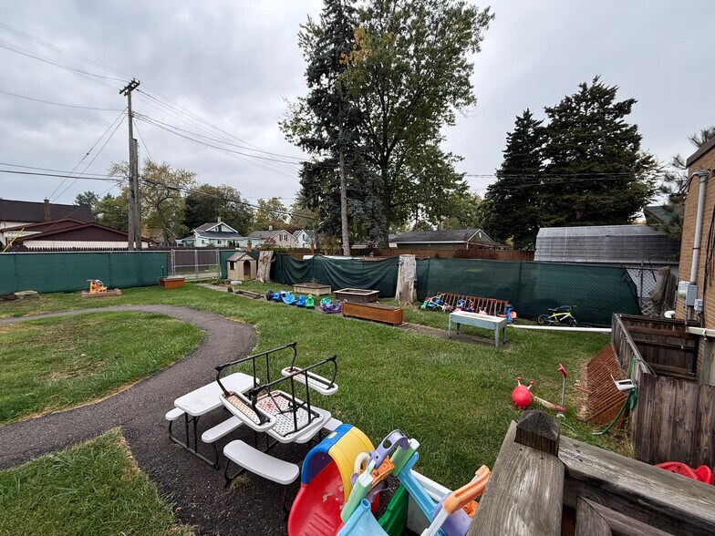 More Photos Of 942 E 3rd St, Monroe Schools For Sale