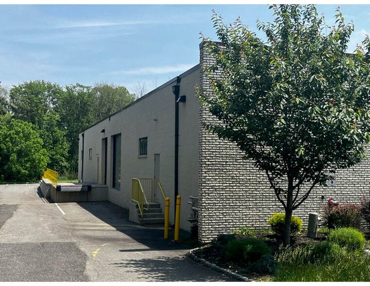 More Photos Of 4 Emery Ave, Randolph Manufacturing For Lease