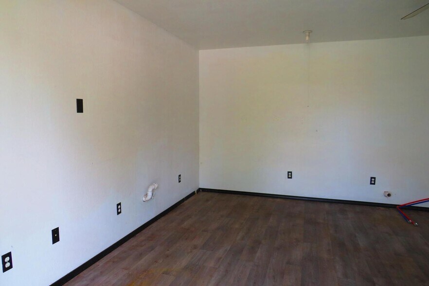 More Photos Of 302 N Business 60, Mansfield Auto Repair For Sale