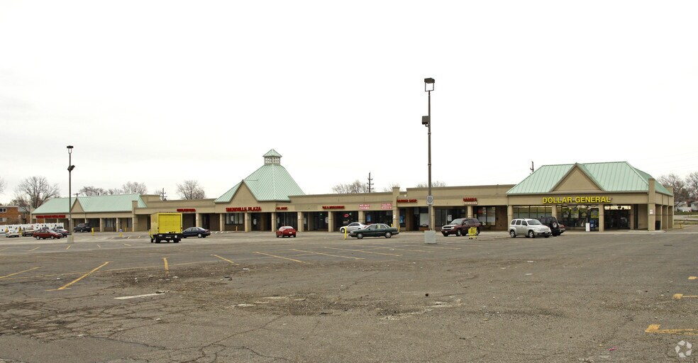 57225785 Chevrolet Blvd, Parma, OH 44130 For Lease