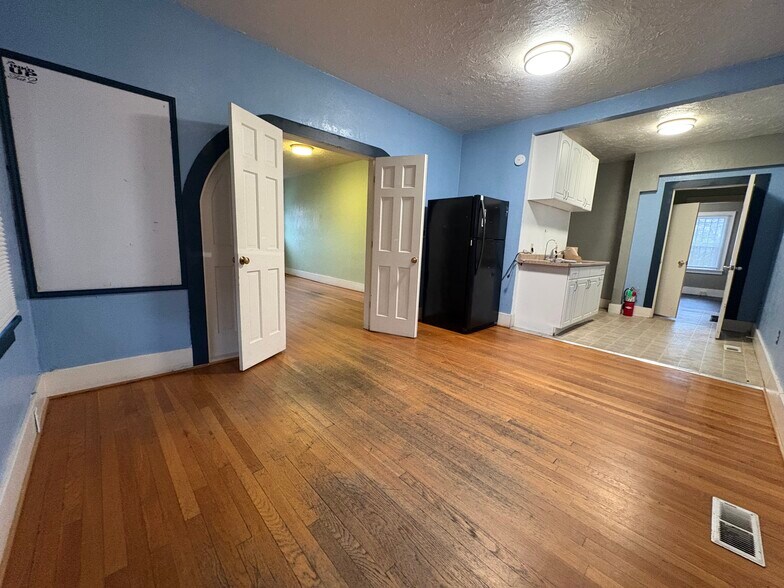 More Photos Of 970 W 7th Ave, Eugene Office For Sale