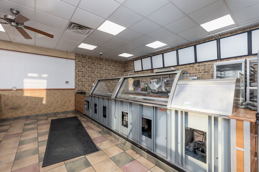 More Photos Of 237 Commercial St, Marseilles Fast Food For Sale