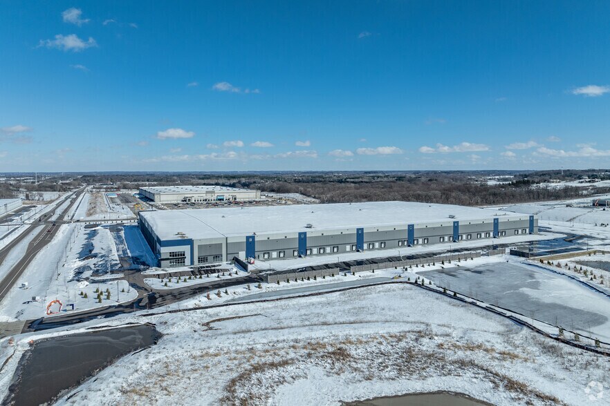 More Photos Of 11435 Hudson Rd, Woodbury Warehouse For Lease