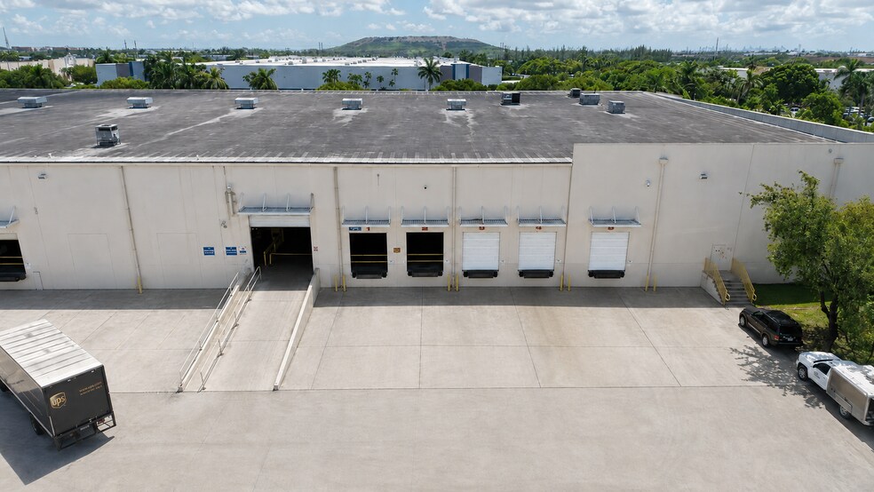 More Photos Of 9330-9340 NW 110th Ave, Miami Warehouse For Lease