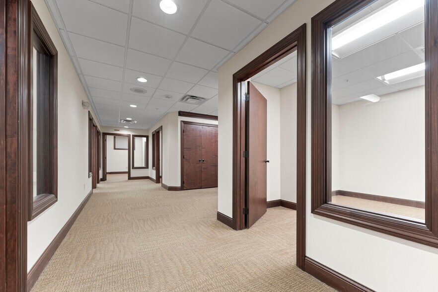 More Photos Of 526 2nd Ave SE, Cedar Rapids Office For Sale