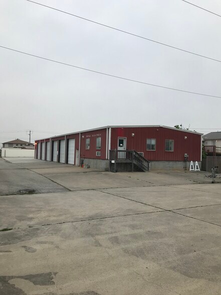 More Photos Of 3614 Alice St, Galveston Distribution For Sale