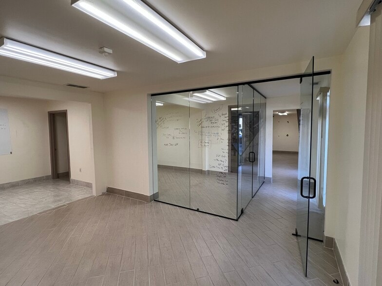 More Photos Of 450 S Cemetery St, Norcross Warehouse For Lease