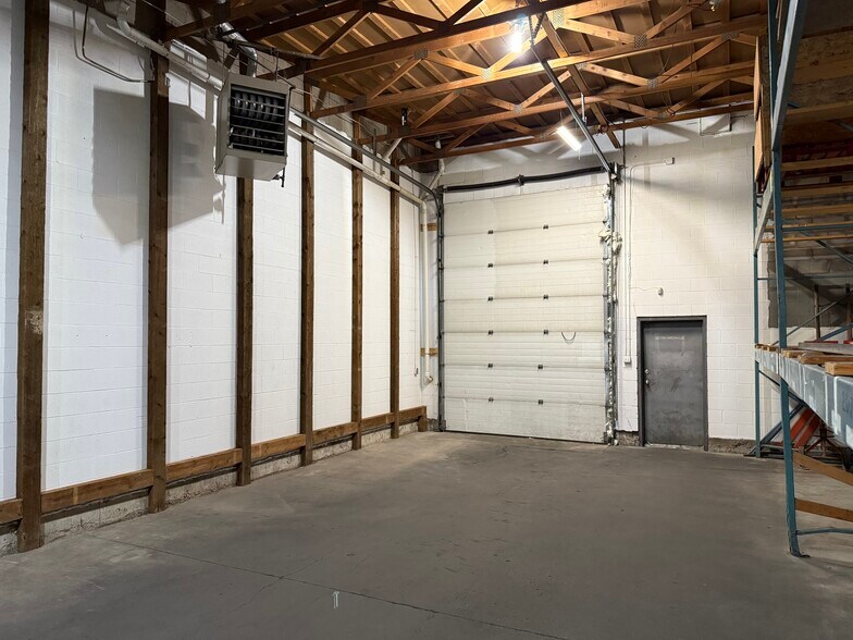 More Photos Of 308-312 41st Ave NE, Calgary Warehouse For Lease