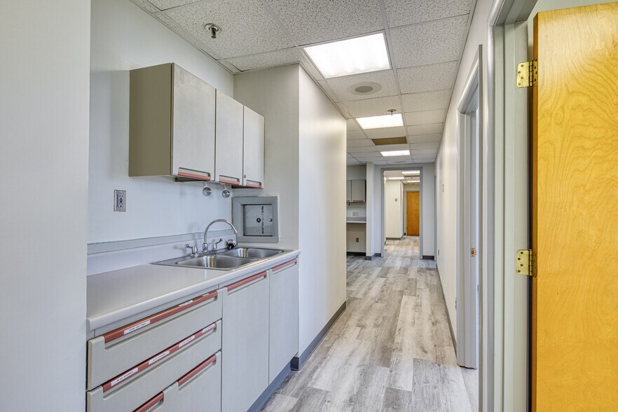 More Photos Of 700 Independence Cir, Virginia Beach Medical For Lease