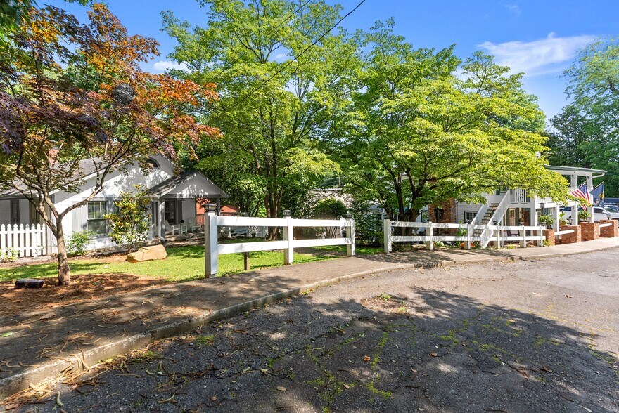 More Photos Of 168 W Main St, Dahlonega Hospitality For Sale