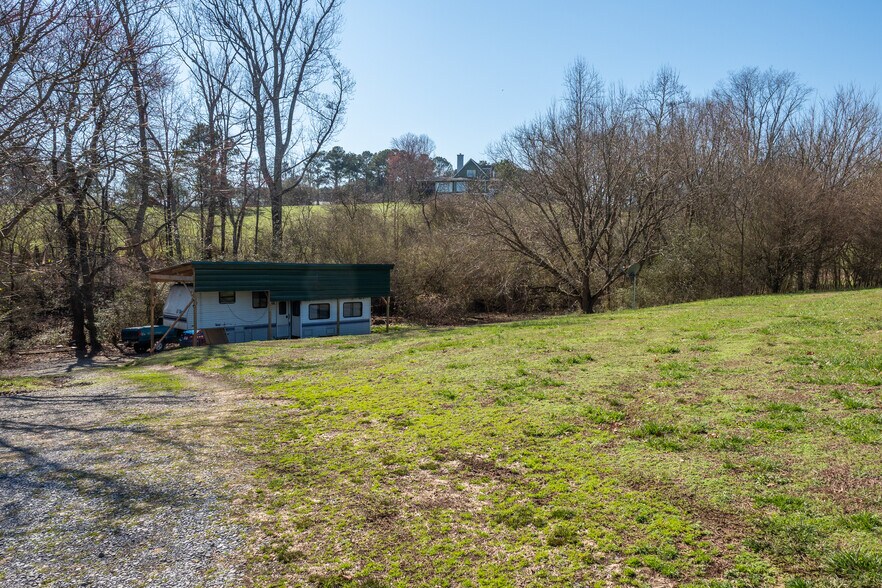 More Photos Of 10535 Highway 53 W, Talking Rock Service For Sale