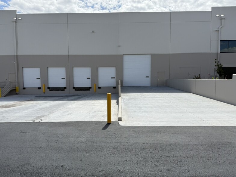More Photos Of 7120 S Buffalo Dr, Las Vegas Industrial For Lease