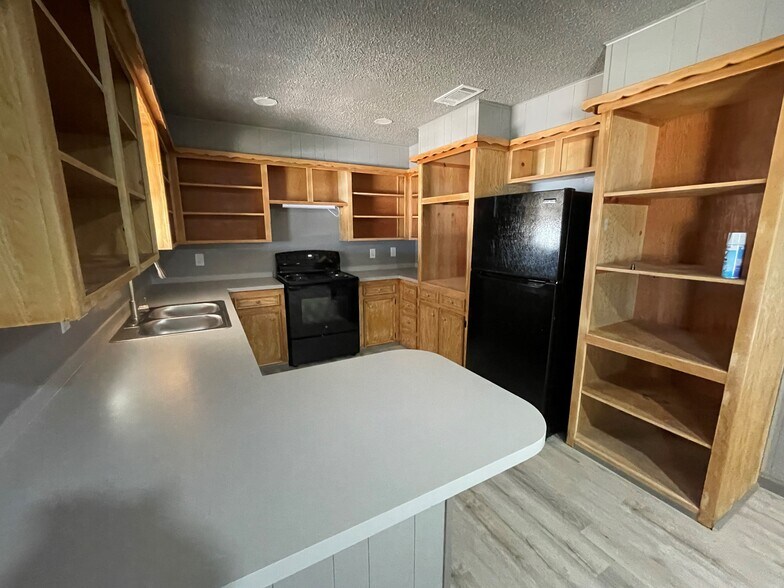 More Photos Of 1509 W 8th St, Post Land For Sale