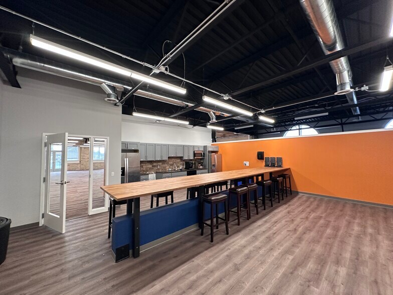 More Photos Of 601 5th St NW, Grand Rapids Medical For Lease