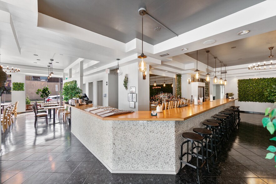 More Photos Of 839 Erie E, Windsor Restaurant For Sale