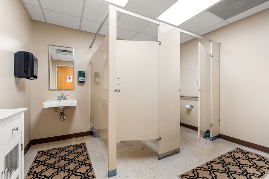 More Photos Of 222 Pearl St, New Albany Office Residential For Sale