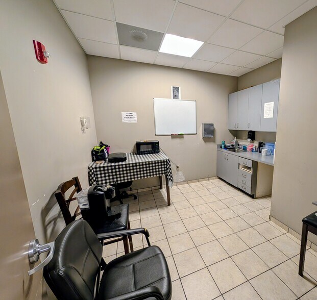 More Photos Of 5301 Oaklawn Blvd, Hopewell Auto Repair For Lease