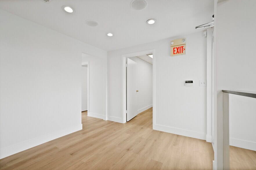 More Photos Of 4322-4334 E Tradewinds Ave, Lauderdale-by-the-Sea Loft Creative Space For Lease
