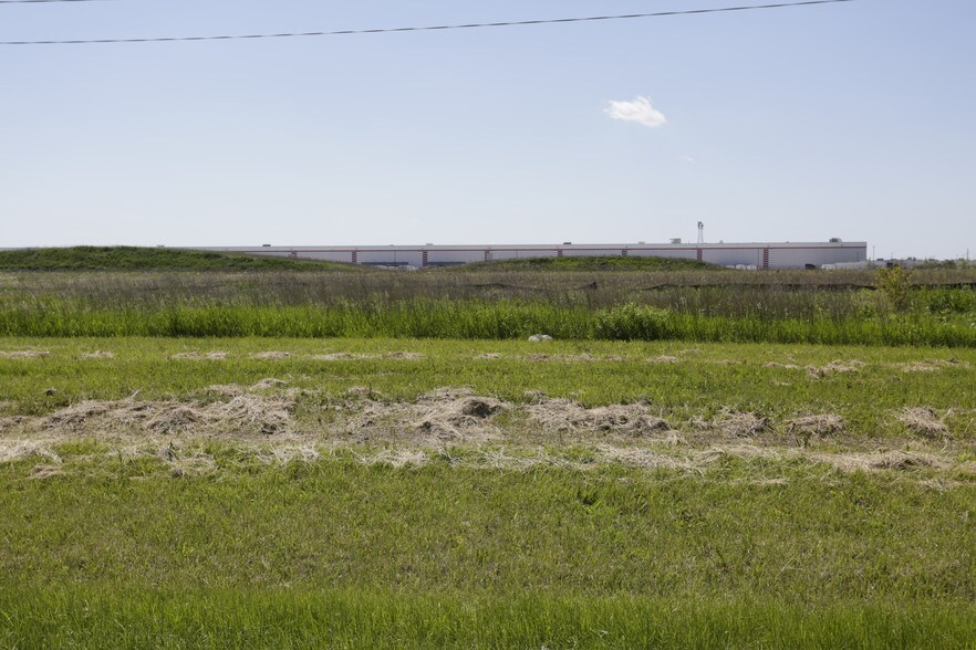 More Photos Of 001 Macom Dr, Dekalb Warehouse For Sale