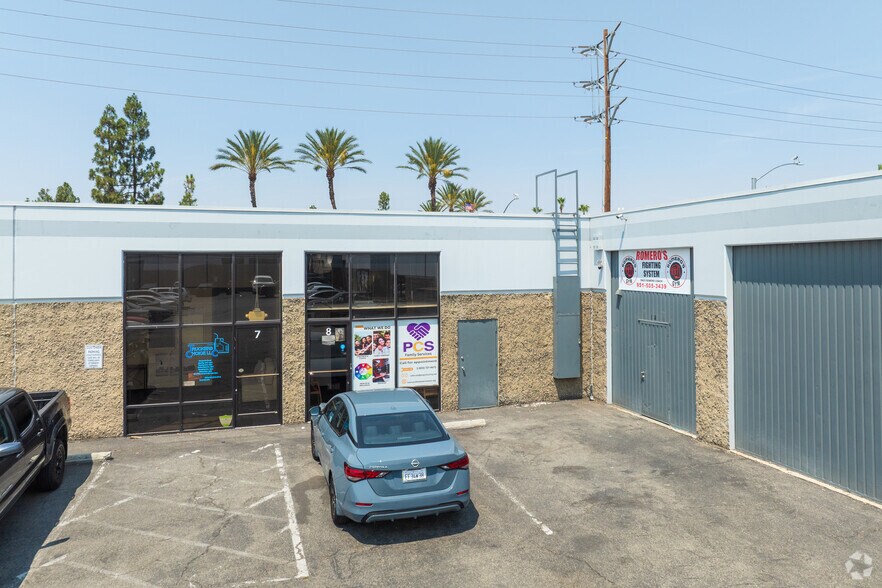 More Photos Of 165 W Hospitality Ln, San Bernardino Flex For Lease