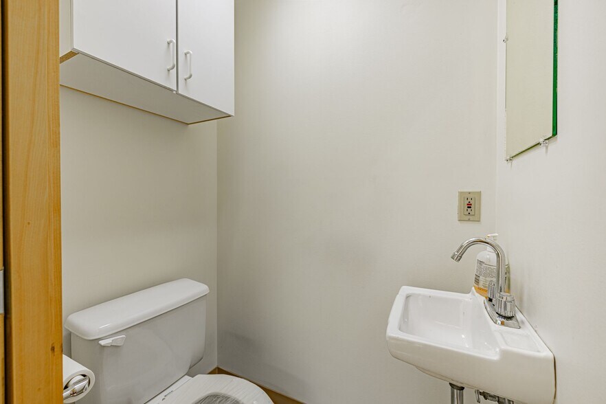 More Photos Of 2211 Lyell Ave, Rochester Medical For Lease