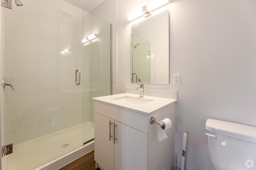 More Photos Of 16 Queen St W, Cambridge Apartments For Lease