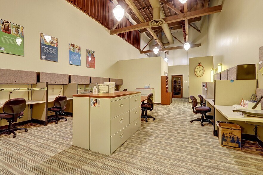 More Photos Of 2708-2710 Colby Ave, Everett Loft Creative Space For Lease