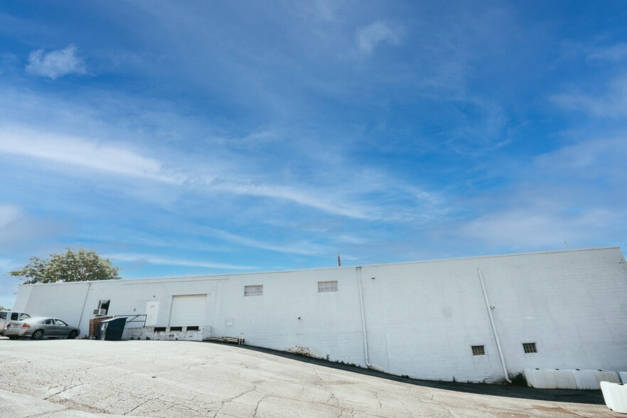 More Photos Of 3260 Gorham Ave, Saint Louis Park Warehouse For Lease