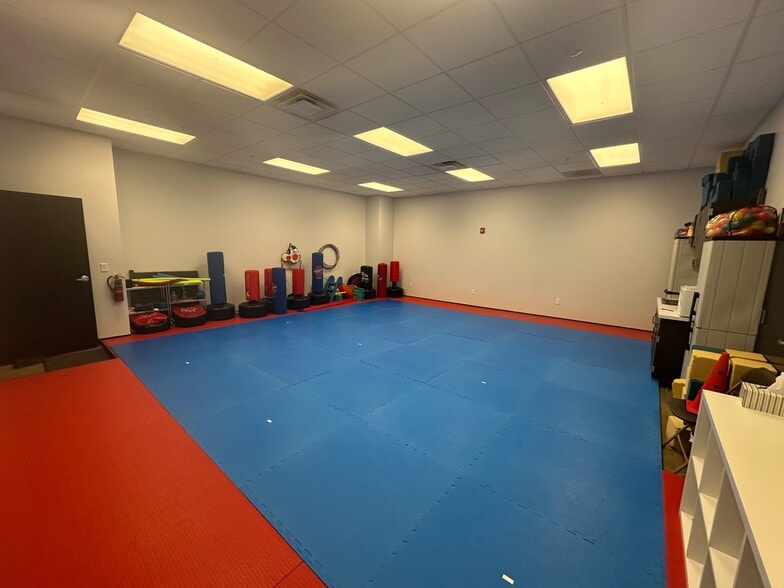 More Photos Of 1815 Morrissey Dr, Bloomington Warehouse For Sale