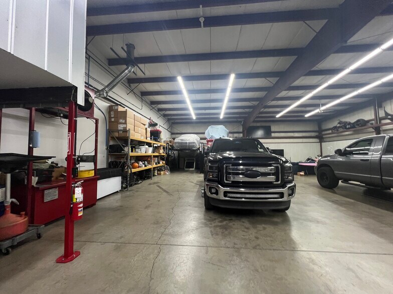 More Photos Of 571 Danbury Rd, New Milford Auto Repair For Sale
