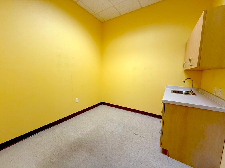 More Photos Of 1743 Park Center Dr, Orlando Medical For Sale