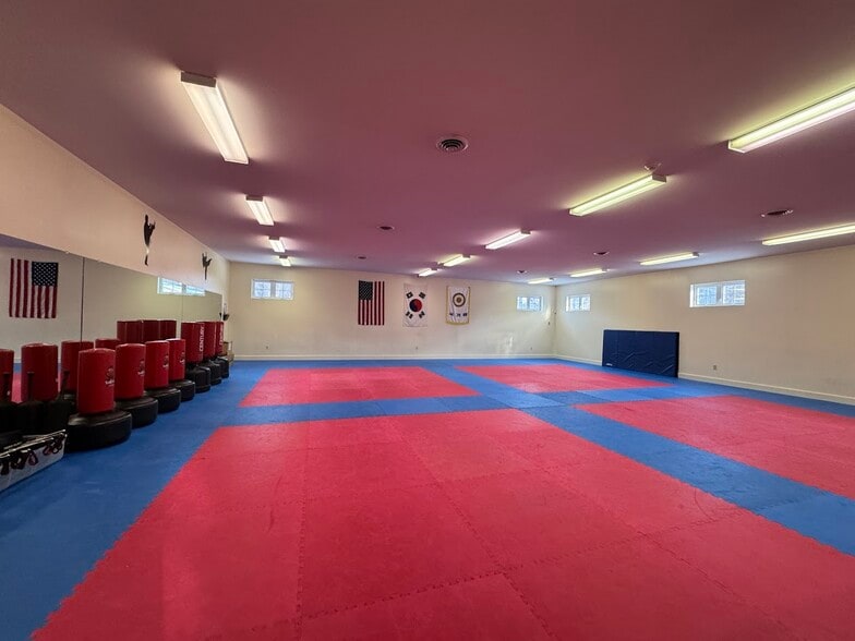 More Photos Of 78 Fisherville Rd, Concord Flex For Sale