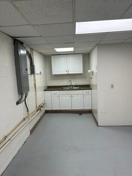 More Photos Of 570 Reynoldsburg New Albany Rd, Blacklick Light Distribution For Lease