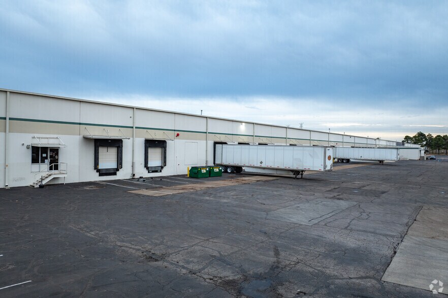 More Photos Of 3920-3970 Delp St, Memphis Warehouse For Lease