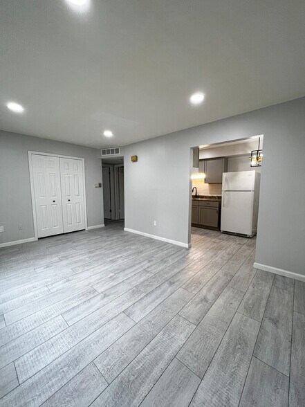 More Photos Of 23225 Deanhurst St, Clinton Township Apartments For Sale