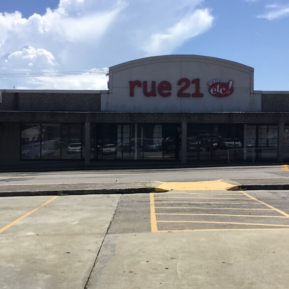 More Photos Of 343-451 N Mayo Trl, Paintsville Storefront For Sale
