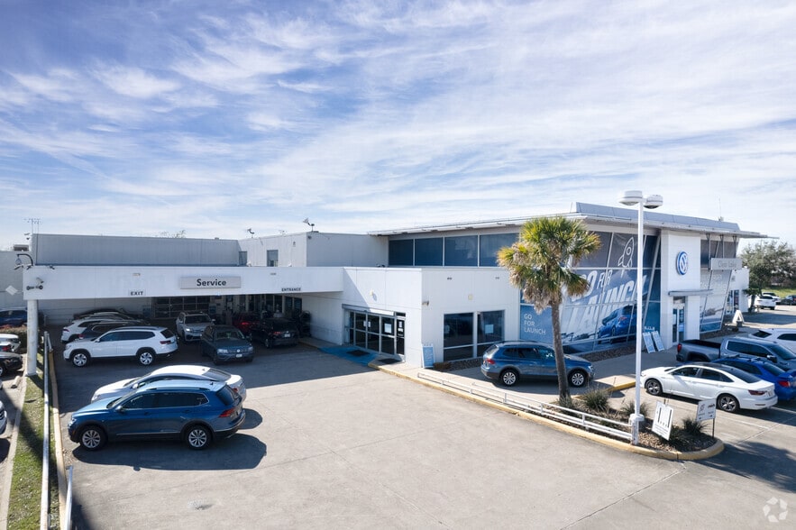 More Photos Of 15100 Gulf Fwy, Houston Auto Dealership For Lease