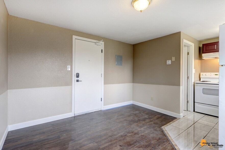 More Photos Of 1335 Hyder St, Anchorage Apartments For Sale