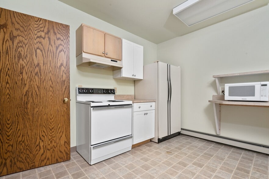 More Photos Of 10343 E Hilltop Rd, Suttons Bay Winery Vineyard For Sale