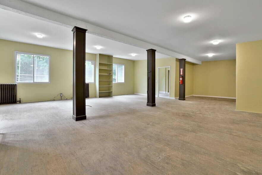 More Photos Of 68 Brook St, Croton On Hudson Showroom For Sale