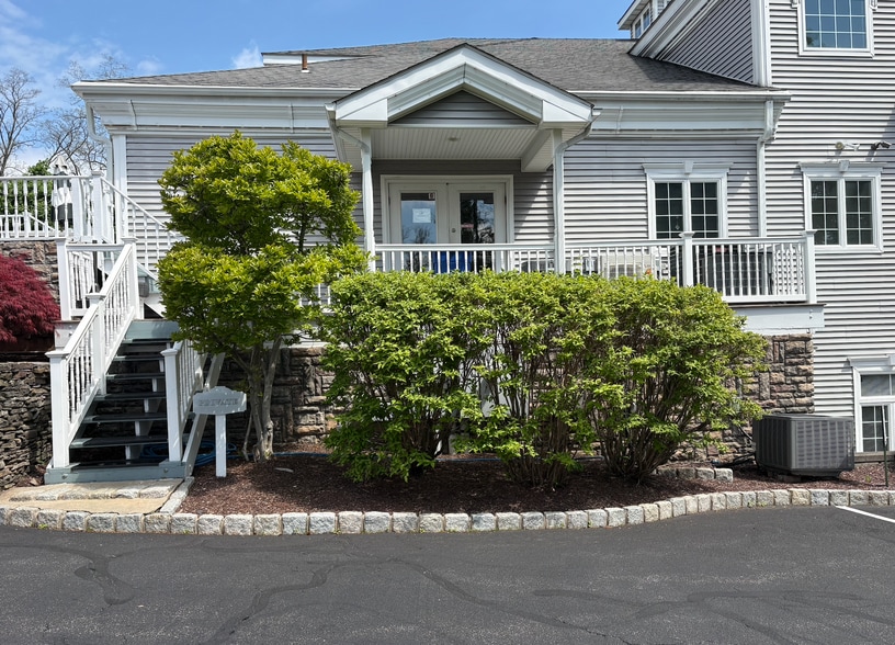 More Photos Of 7 Miller Rd, Mahopac Office For Lease