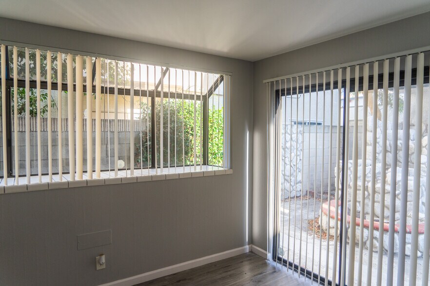 More Photos Of 2506 E 6th St, Long Beach Multifamily For Sale