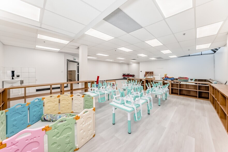 More Photos Of 1015 Centre St NW, Calgary Storefront Retail Residential For Sale