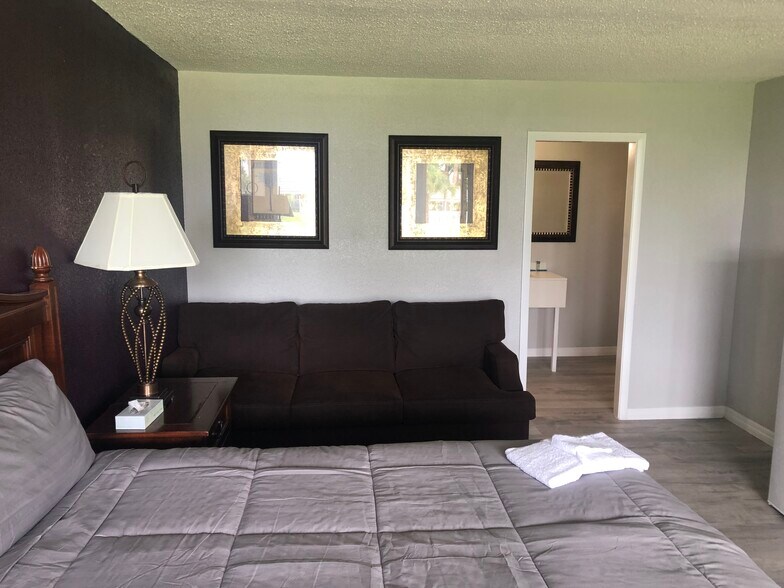 More Photos Of 2050 E Irlo Bronson Memorial Hwy, Kissimmee Hotel For Sale