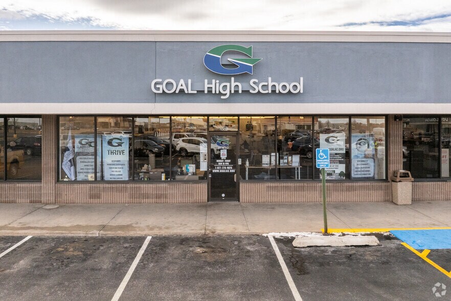 More Photos Of 1350 W Main St, Sterling Unknown For Lease