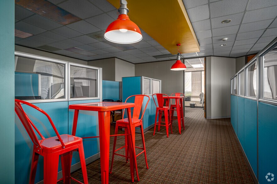 More Photos Of 1717 St. James Place, Houston Office For Lease